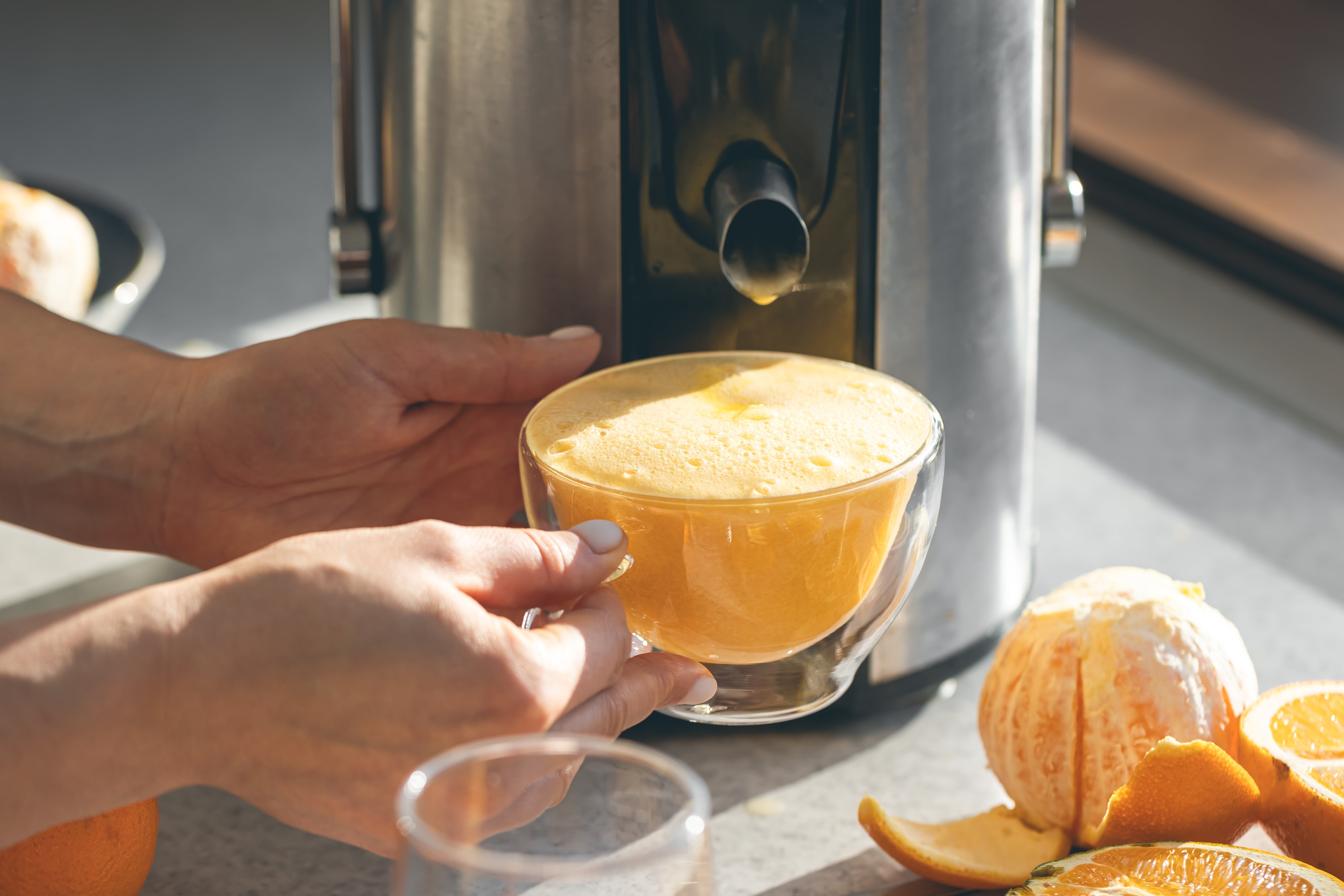 ¿Por qué invertir en un extractor de jugo de calidad y no en una licuadora básica?